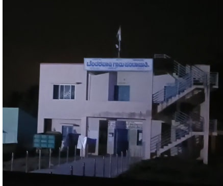 ಮಳವಳ್ಳಿ | ಬೆಳಕಿನ ವ್ಯವಸ್ಥೆ ಇಲ್ಲದೆ ರಾತ್ರಿ ವೇಳೆ ಹಾರಾಡಿದ ರಾಷ್ಟ್ರಧ್ವಜ !